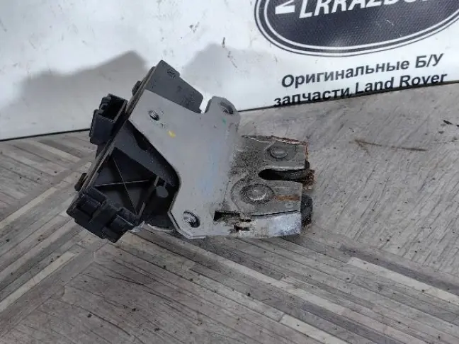 Замок багажника Range Rover Sport L320 2005-2009