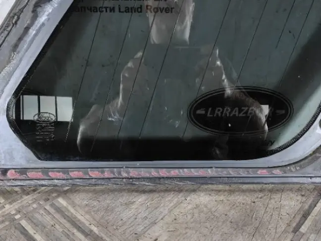 Стекло кузовное глухое левое Land Rover Sport L320