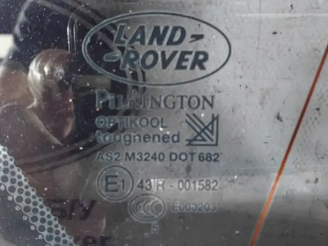 Стекло кузовное глухое правое Land Rover Sport 320