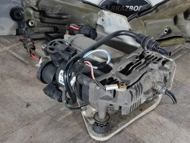 Компрессор пневмоподвески AMK L319/L320 05-13