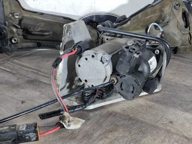 Компрессор пневмоподвески AMK L319/L320 05-13