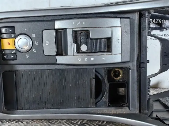 Консоль холодильник Range Rover Sport L320