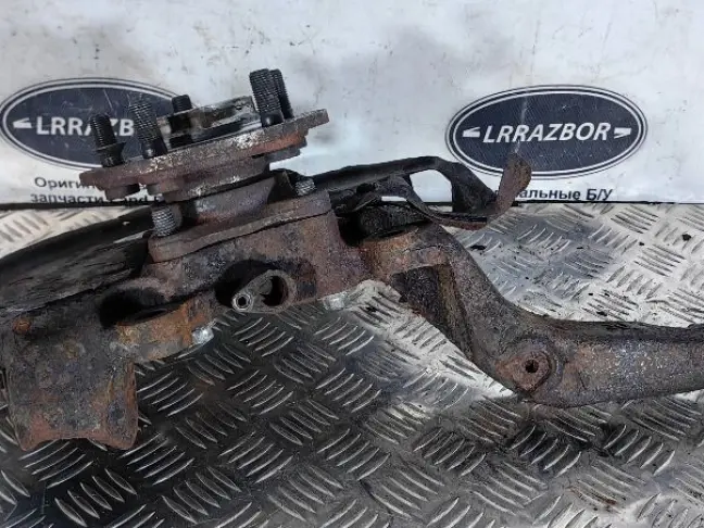 Кулак передний левый  Range Rover Sport L320 05-09