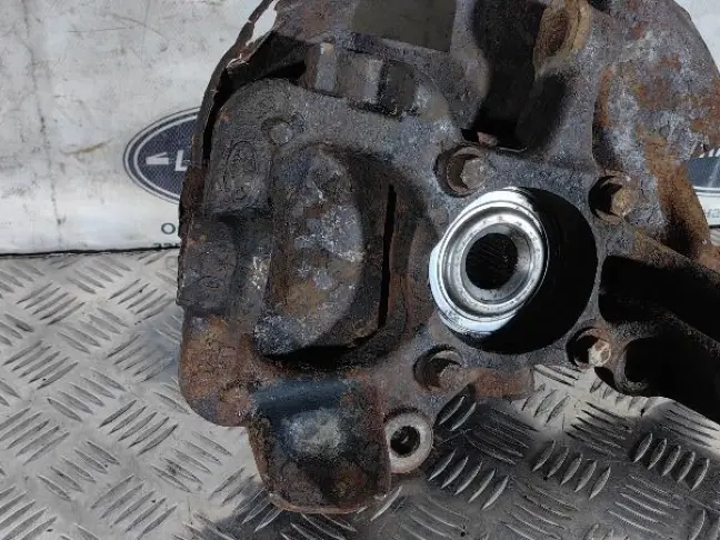 Кулак передний правый  Range Rover Sport L320 05+