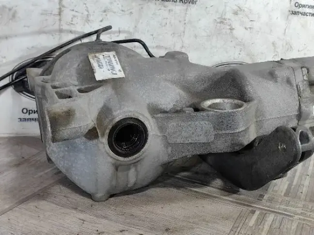Корпус заднего редуктора Land Rover Freelander 2 крупным планом
