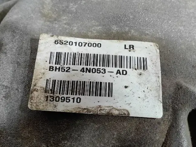 Шильдик заднего редуктора Land Rover Freelander 2 с номером детали