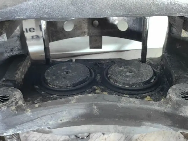 Суппорт правый передний Range Rover 3 L322: фото #4