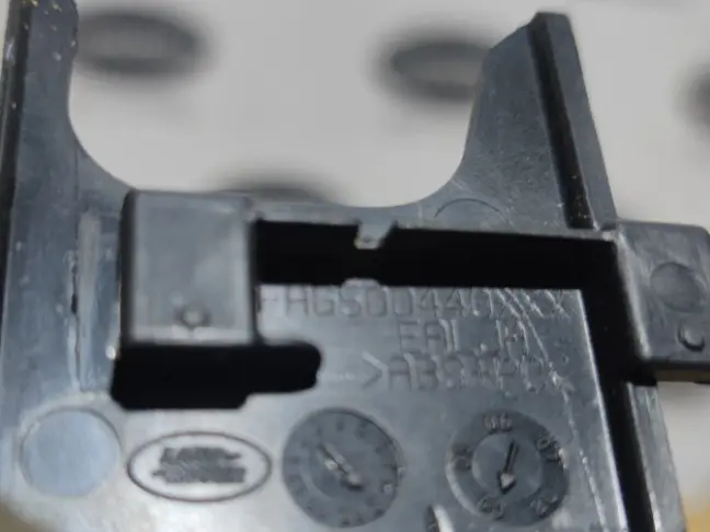 Вставка в торпеду справа Range Rover L322 07-12: фото #2