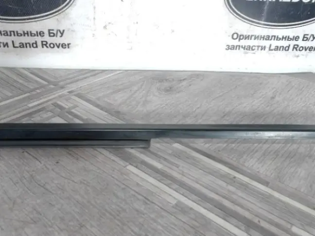 Молдинг стекла переднего левого DISCOVERY 3/4 L319