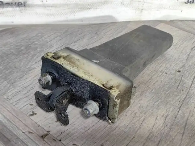 Ограничитель двери задний Discovery 3/4 L319