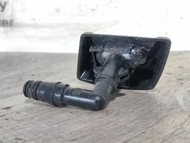 Форсунка фароомывателя правая Discovery 3 L319