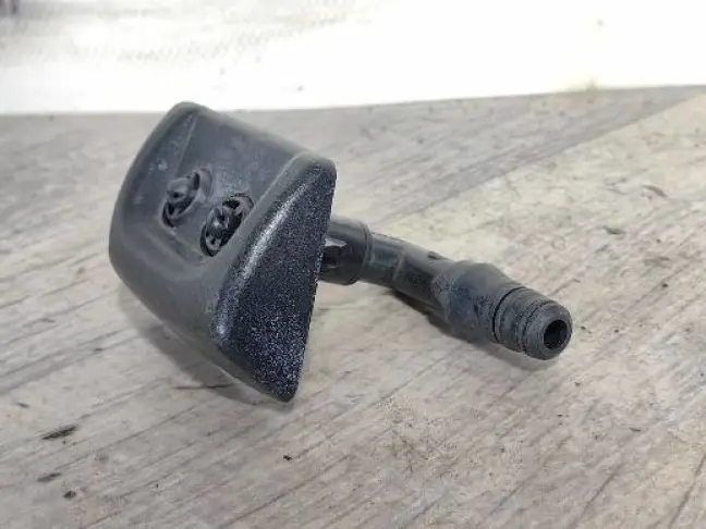 Форсунка фароомывателя правая Discovery 3 L319