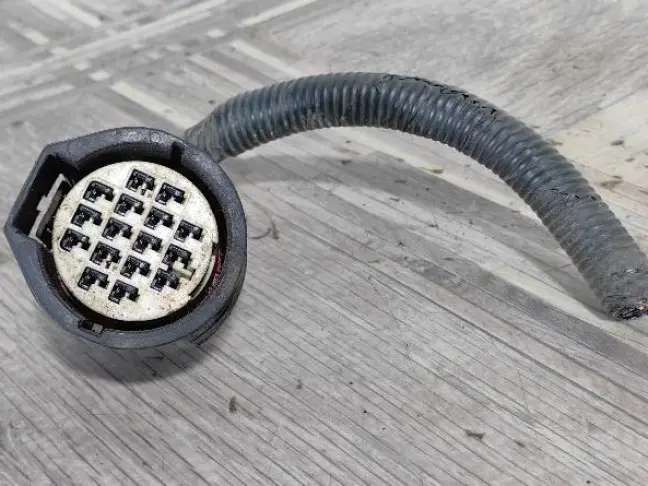 Фишка разъёма фары Land Rover Discovery 3 L319