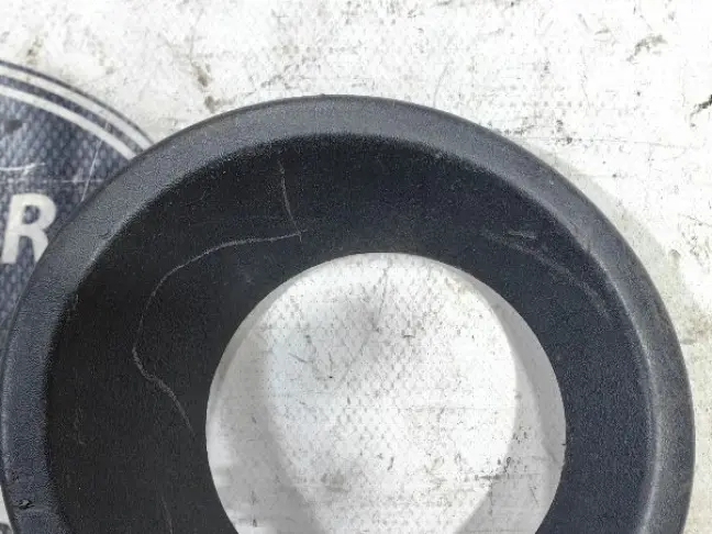 Рамка туманки правая DISCOVERY 3 L319 05-09