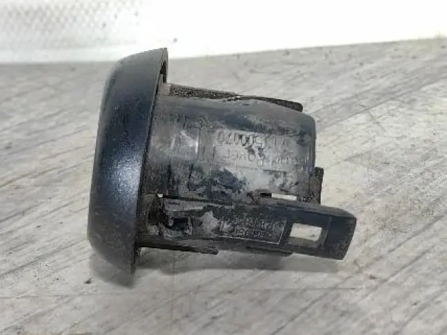 Кронштейн датчика парковки DISCOVERY 3 L319 05-09