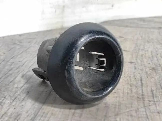 Кронштейн датчика парковки DISCOVERY 3 L319 05-09