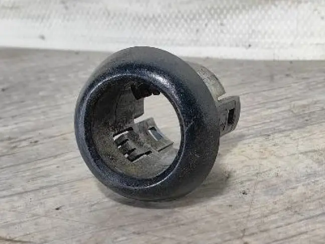 Кронштейн датчика парковки DISCOVERY 3 L319 05-09