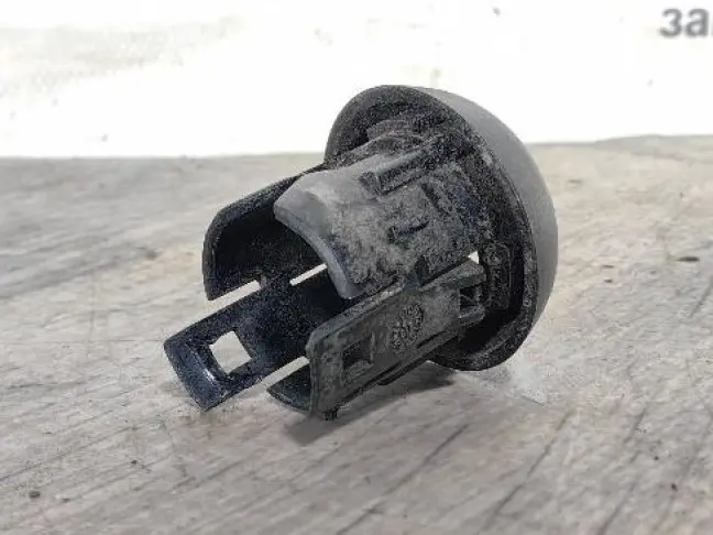 Кронштейн датчика парковки DISCOVERY 3 L319 05-09