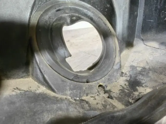 Лючок бензобака Land Rover DISCOVERY 3/4 L319