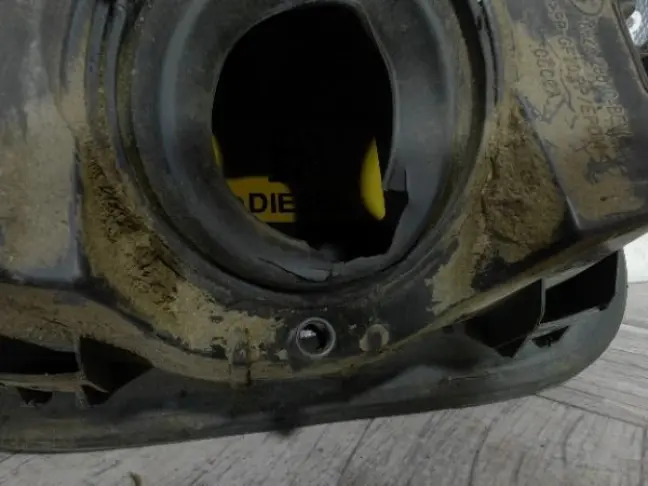 Лючок бензобака Land Rover DISCOVERY 3/4 L319