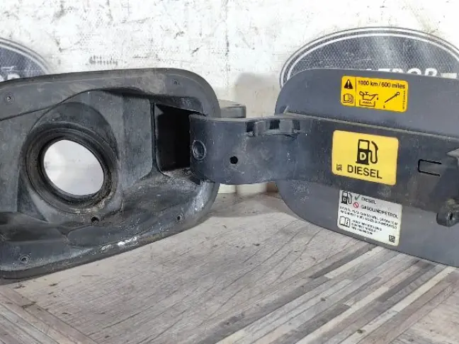 Лючок бензобака Land Rover DISCOVERY 3/4 L319