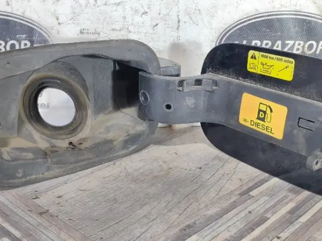 Лючок бензобака Land Rover DISCOVERY 3/4 L319