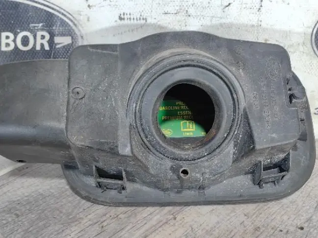 Лючок бензобака Land Rover DISCOVERY 3/4 L319