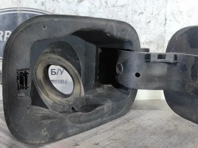 Лючок бензобака Land Rover DISCOVERY 3/4 L319