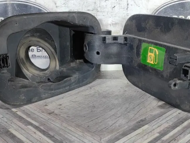 Лючок бензобака Land Rover DISCOVERY 3/4 L319