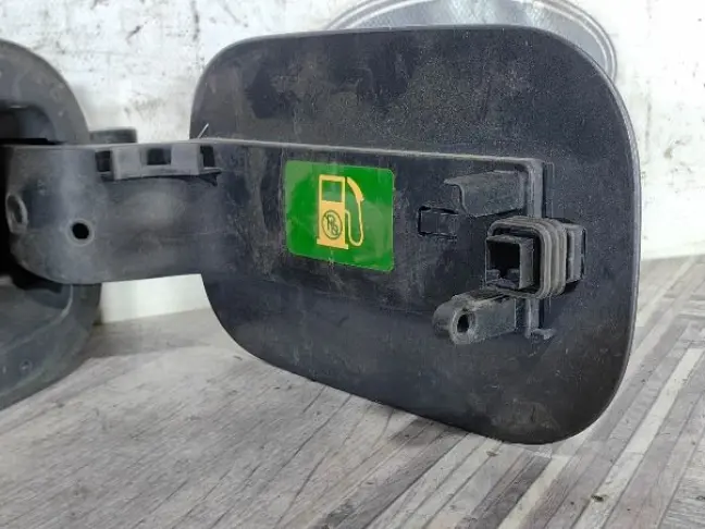 Лючок бензобака Land Rover DISCOVERY 3/4 L319