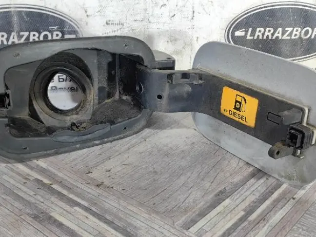 Лючок бензобака Land Rover DISCOVERY 3/4 L319
