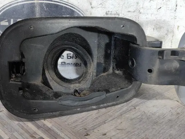 Лючок бензобака Land Rover DISCOVERY 3/4 L319