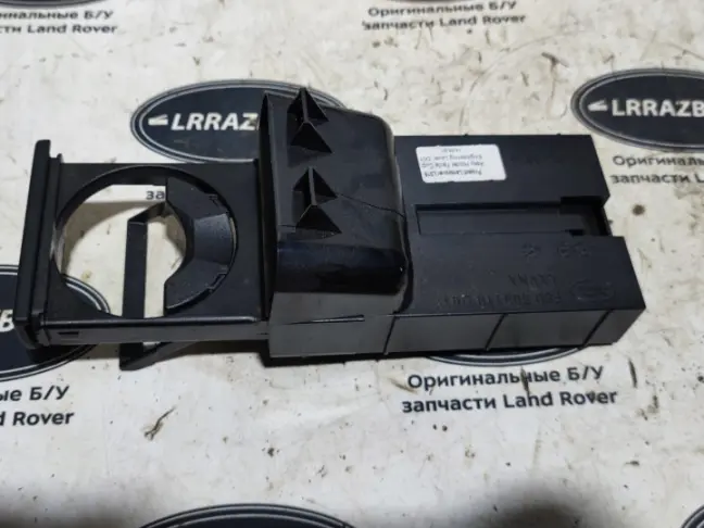 Подстаканник пассажира DISCOVERY 3 L319 05-09