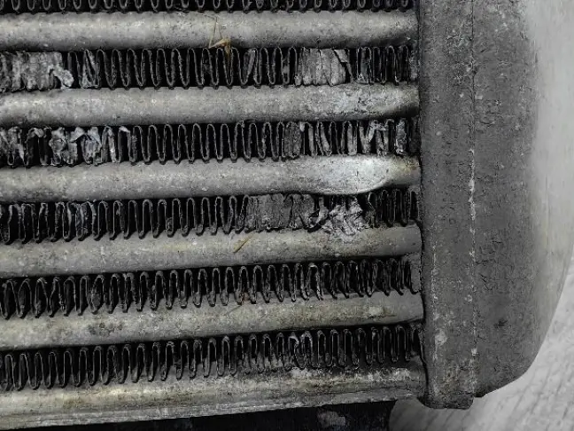 Радиатор интеркуллера DISCOVERY 3 L319 05-09 2.7