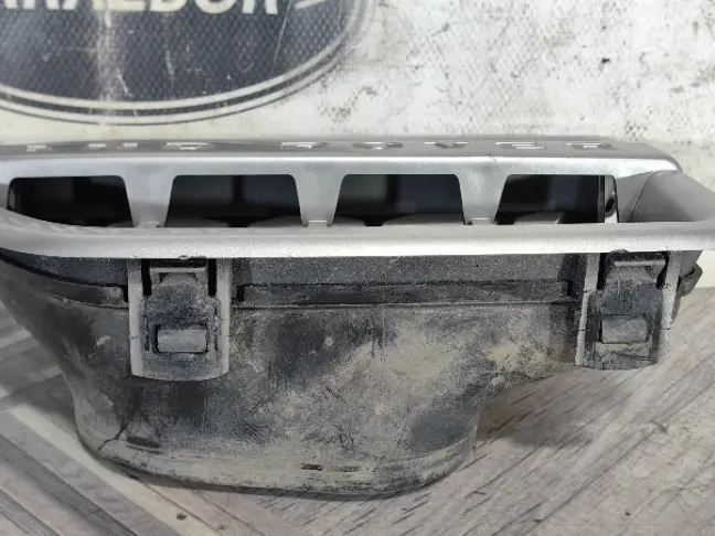 Решетка жабра левая Land Rover Discovery 4