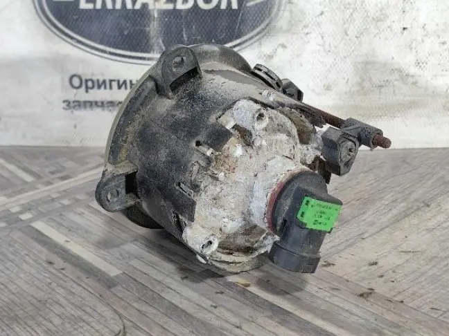 Тумана левая Land Rover Discovery 3 L319 05-09