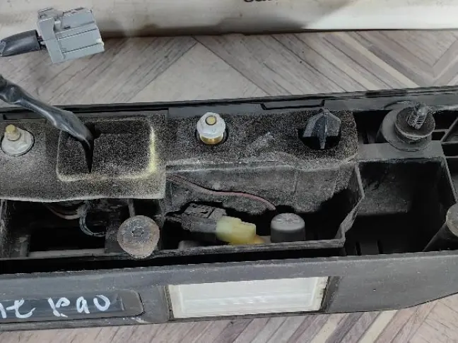 Ручка багажника Land Rover DISCOVERY 3 L319