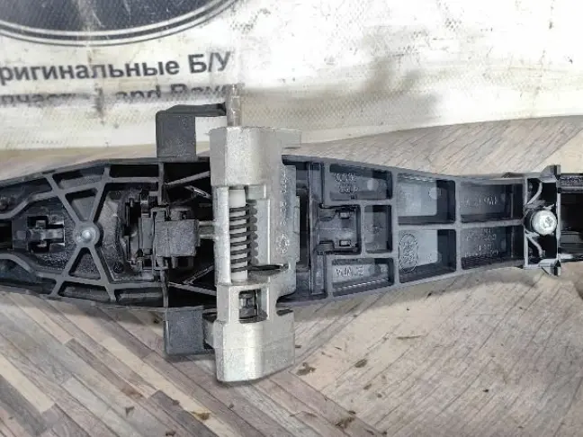 Ручка двери передней правой DISCOVERY 3 L319 05-09