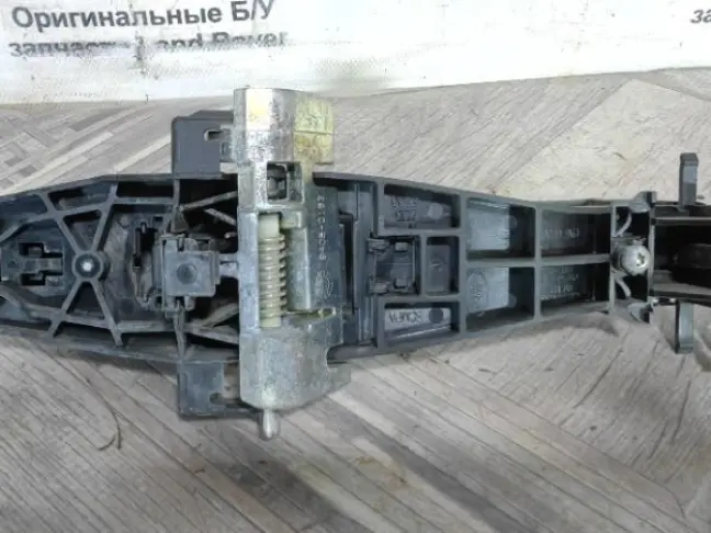Ручка двери задняя левая DISCOVERY 3 L319 04-09