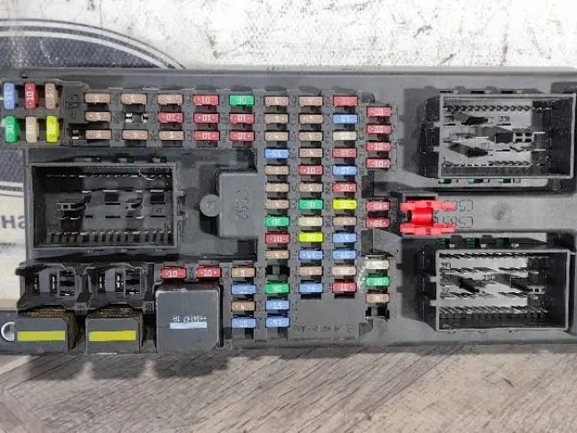 Блок предохранителей салонный Range Sport L320 4.2