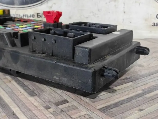 Блок предохранителей салонный Range Sport L320 4.2