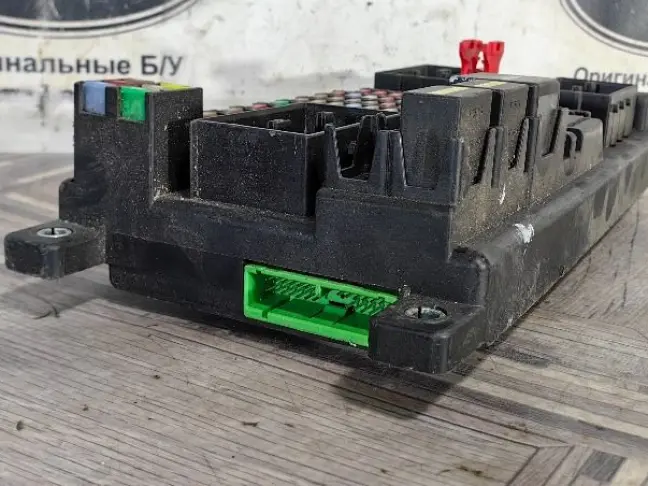 Блок предохранителей салонный Range Sport L320 4.2