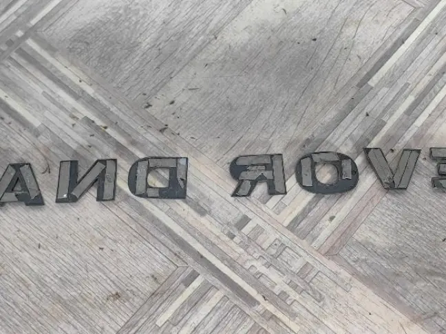 Буквы на капот Land Rover Discovery 3