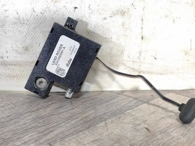 Антенна усилитель DISCOVERY 3 L319  2005 - 2009