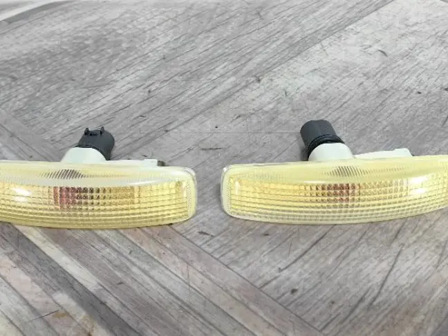 Поворотник белый Land Rover Freelander 2 2.2