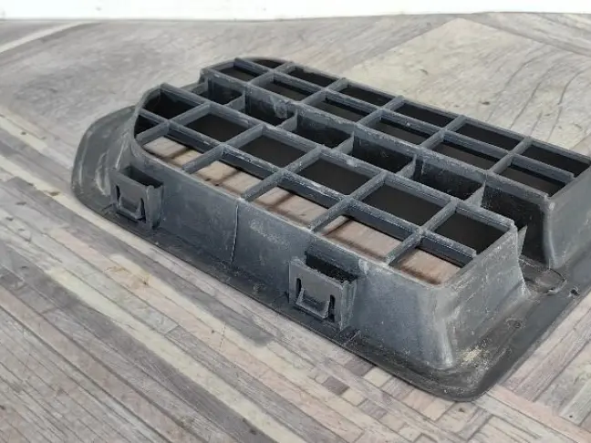 Решетка в крыло правая DISCOVERY 3 L319 05-09