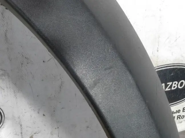 Молдинг переднего правого крыла DISCOVERY 3 L319