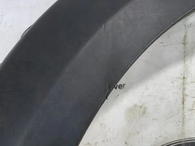 Молдинг переднего правого крыла DISCOVERY 3 L319