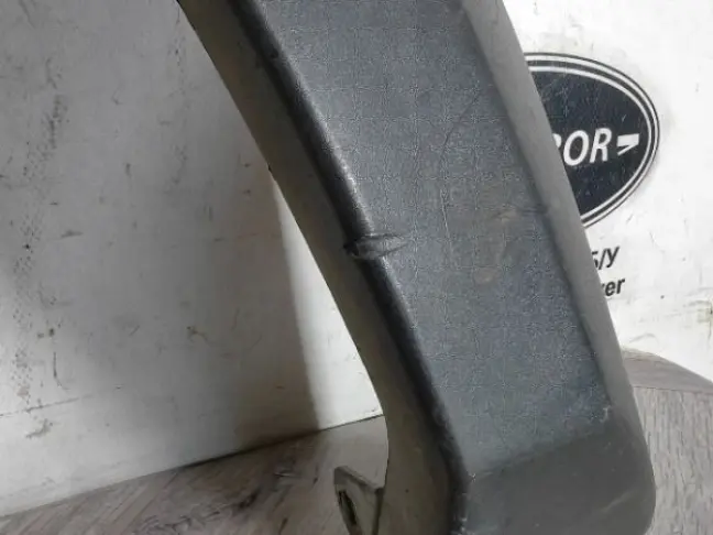 Молдинг переднего правого крыла DISCOVERY 3 L319