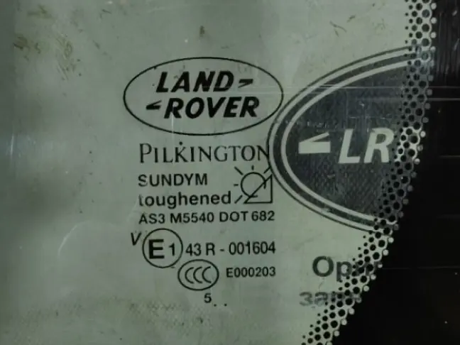 Стекло кузовное глухое левое DISCOVERY 3/4 L319
